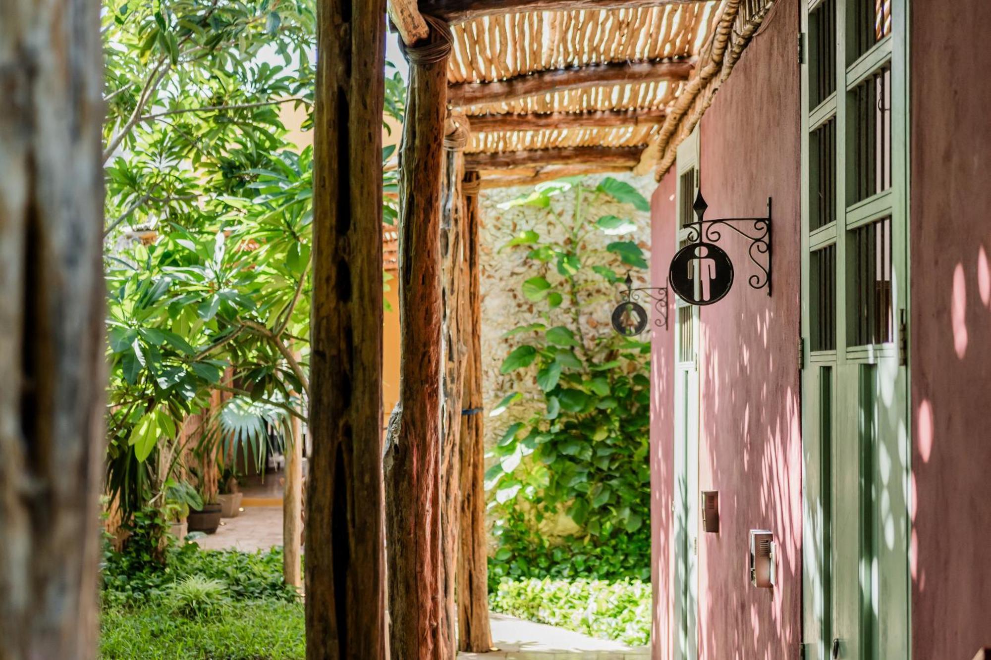Hostal Mamacha Valladolid  Exterior foto